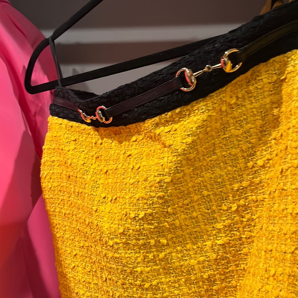 Mustard GUCCI miniskirt, never worn, tag still on it size 44 (medium USA)